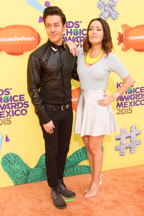 Roger Gonz&aacute;lez lleg&oacute; acompa&ntilde;ado de Carla Medina.