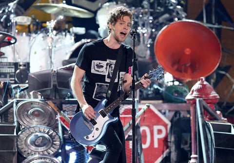 5 Seconds of Summer puso a saltar a los asistentes.