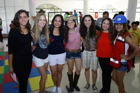 Amigas disfrutaron del fin de cursos.