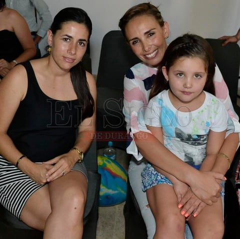 Violeta Martínez, Gina de la Parra y Mía.