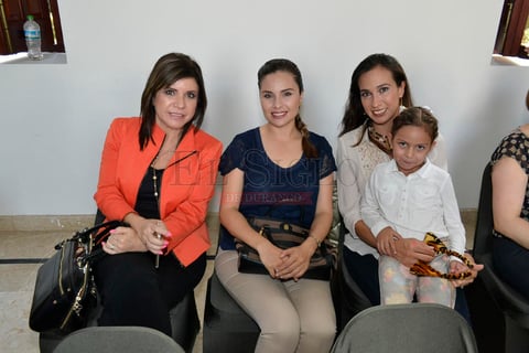 La sociedad duranguense se dio cita en el evento.