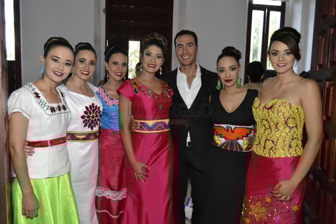 El duranguense  ha cobrado fama por sus diseños de trajes estilizados que han destacado en escenarios internacionales, como lo fue en Miss Universo 2012, donde obtuvo el segundo lugar.