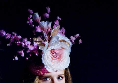 Para esta edici&oacute;n de los desfiles de primavera-verano 2016, gran parte de la atenci&oacute;n est&aacute; centrada en la casa francesa Givenchy, que organizar&aacute; su evento el viernes por la noche con una puesta en escena de la artista serbia Marina Abramovic, c&eacute;lebre por sus shows experimentales.