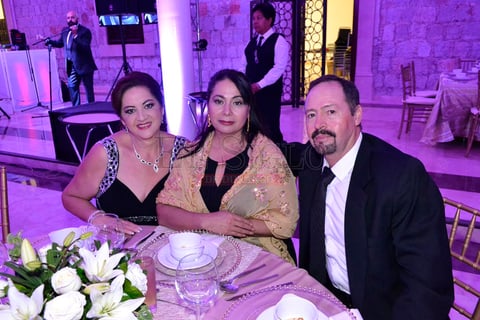 Sandra Ortega, María Félix y Samuel Díaz.