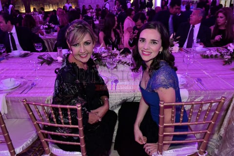Mónica de Matuk y Mariel Villagarza.
