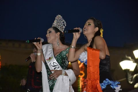 La fiesta comenz&oacute; con la coronaci&oacute;n de Andrea N&uacute;&ntilde;ez, la joven que representar&aacute; el evento a celebrarse del 23 al 27 de septiembre en la capital duranguense.