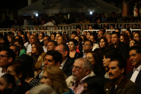 Comparti&oacute; escenario con los duranguenses.