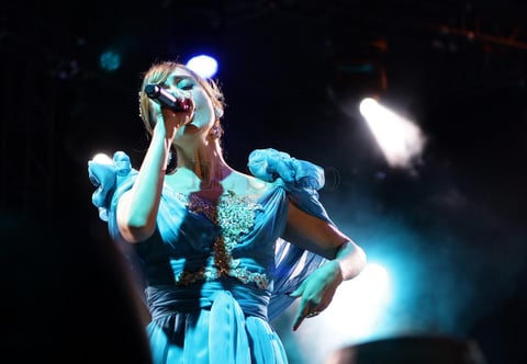 La pionera del g&eacute;nero que ha cobrado popularidad en los &uacute;ltimos a&ntilde;os ofreci&oacute; una c&aacute;lida velada, el primer concierto masivo programado en el Festival Internacional Revueltas 2015.