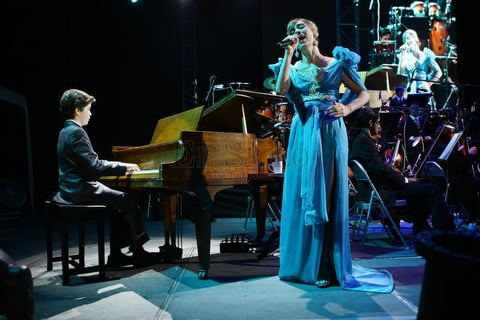 Filippa Giordano ofreci&oacute; una c&aacute;lida velada en al Plaza IV centenario.