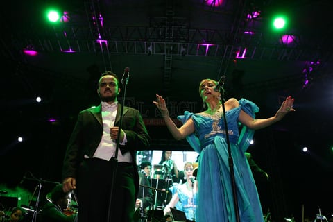 La pionera del g&eacute;nero que ha cobrado popularidad en los &uacute;ltimos a&ntilde;os ofreci&oacute; una c&aacute;lida velada, el primer concierto masivo programado en el Festival Internacional Revueltas 2015.