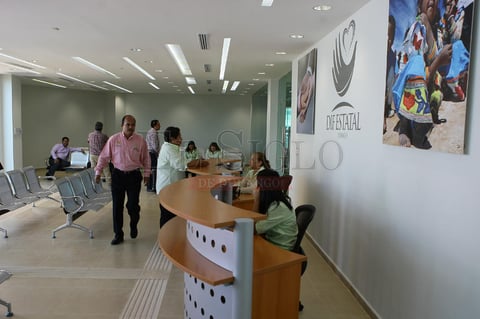 En el recorrido tambi&eacute;n participo la presidenta del DIF municipal Marisol Rosso de Villegas.