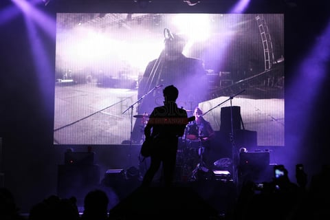 Fue &lsquo;Hit me&rsquo; el que cerr&oacute; el lado social del concierto y en un giro radical continuaron con &lsquo;Marciano&rsquo;,&lsquo;Crazy, chola, loca, &lsquo;Matate&rsquo;, entre otras que cerraron la presentaci&oacute;n.