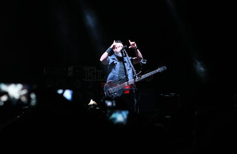 &ldquo;La siguiente canci&oacute;n se la dedicamos a Donald Trump&rdquo;; dijo Micky Huidobro para dar paso a &lsquo;Frijolero&rsquo; ante un escenario donde resaltaron los colores de la Bandera mexicana.