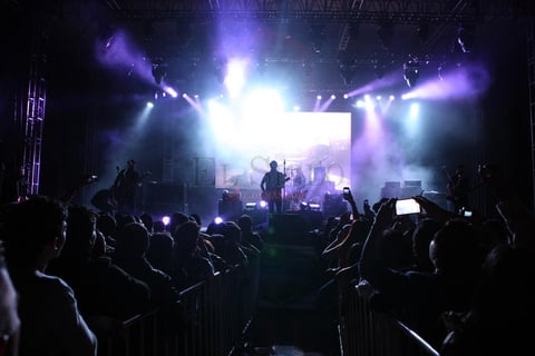 Tras casi una hora de presentaci&oacute;n lleg&oacute; el turno de cantar lo que Molotov piensa de M&eacute;xico y sin rodeos comenz&oacute; &lsquo;Gimme the Power&rsquo;, tema emblema del grupo y que fue el m&aacute;s coreado de la noche.