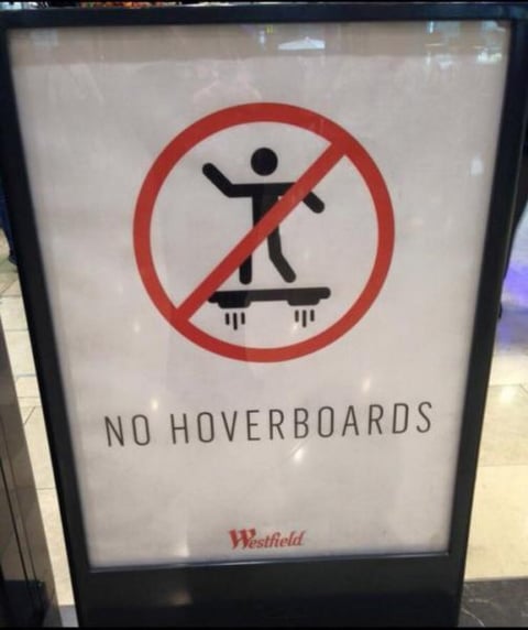 Incluso algunas im&aacute;genes muestran la prohibici&oacute;n del uso de las 'patinetas voladoras'.