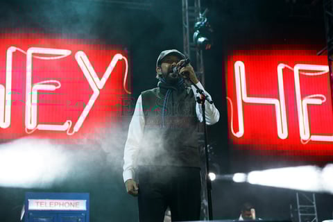 Juan Luis Guerra fue de pocas palabras, pues prefiri&oacute; dejar que la m&uacute;sica hablara por &eacute;l mismo y no dejar que el momento especial se esfumara. Fue as&iacute; que lleg&oacute; el turno de &lsquo;Para ti&rsquo;, &lsquo;Tus besos&rsquo; y el tema que dio nombre a su nuevo &aacute;lbum &lsquo;Todo tiene su hora&rsquo;.