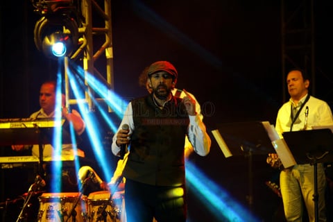 &lsquo;Dime Nora m&iacute;a&rsquo;, &lsquo;Razones&rsquo; y &lsquo;Carta de amor&rsquo; conformaron un peque&ntilde;o segmento de salsa, mismo que dio paso a un momento ac&uacute;stico con &lsquo;Muchachita linda&rsquo; y &lsquo;Para que sepas&rsquo;.