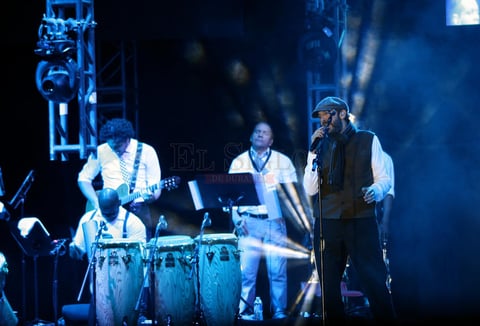 Con &lsquo;La traves&iacute;a&rsquo; y su &eacute;xito &lsquo;Ojal&aacute; que llueva caf&eacute;&rsquo; continu&oacute; el espect&aacute;culo donde ni&ntilde;os y adultos aprovecharon el espacio para cantar y hasta bailar al lado de su &iacute;dolo.