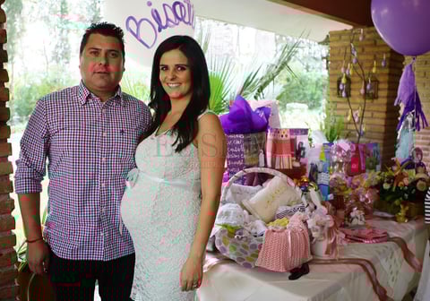 Marcela Salum de Aguilar y su esposo Jaime Aguilar Puente, se encuentran felices porque se convertirán en papás.