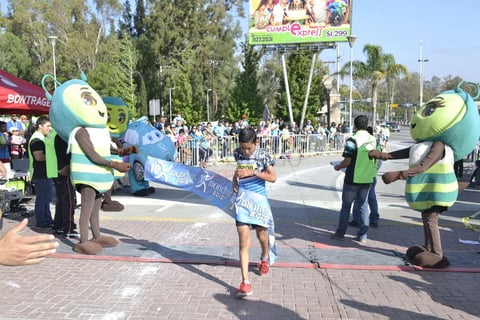 Los ni&ntilde;os tambi&eacute;n formaron parte de esta carrera.