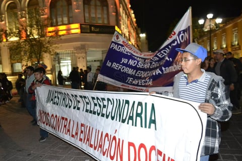 Minutos antes de las 18:00 horas comenz&oacute; a conformarse el contingente en el Jard&iacute;n de San Antonio.