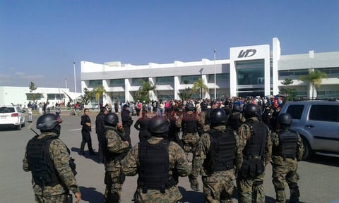 Llegó la policía al UTD. Intentan liberar la sede de evolución magisterial bloqueada por maestros.