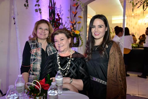 Mayela de Díaz, Carmen de Nájera y Carolina Nájera.