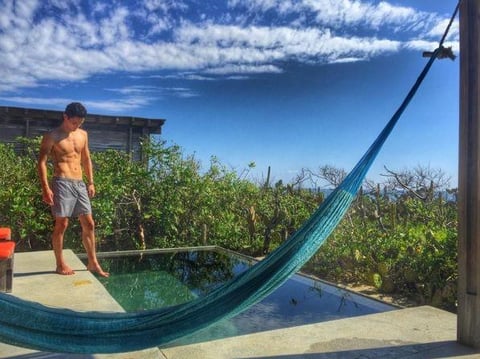 Gonzalo Vega Jr se rob&oacute; las miradas tras la boda de su hermana Marimar.