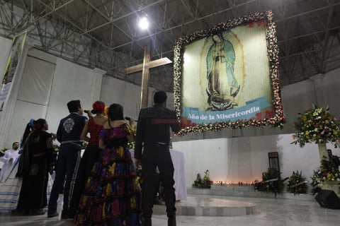La fiesta en honor de la Virgen de Guadalupe es parte de la cultura del mexicano.