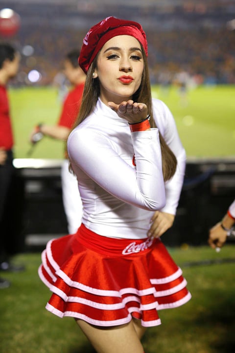 Se fue el Torneo del Apertura 2015 con Tigres Campe&oacute;n y el beso de la bella f&eacute;mina..