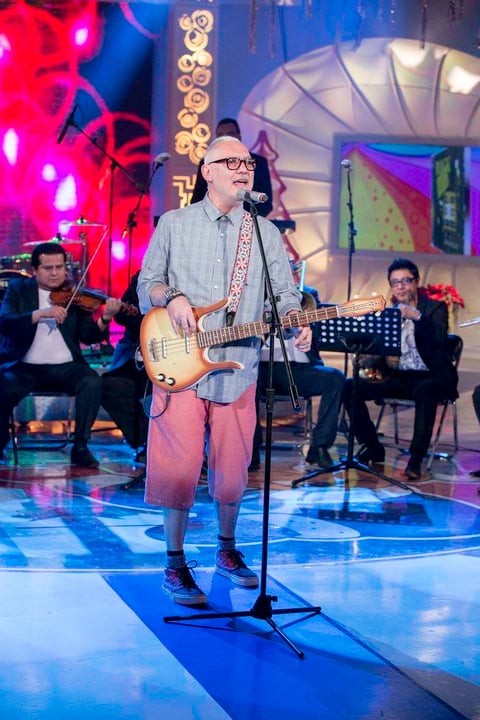 Sabo Romo, bajista de Caifanes, se present&oacute; en la &uacute;ltima edici&oacute;n del programa y present&oacute; su proyecto Rock en tu idioma Sinf&oacute;nico.