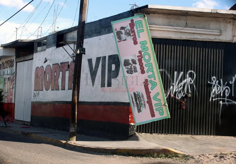 Algunos anuncios caen por no estar correctamente sujetos a sus bases o estructuras.