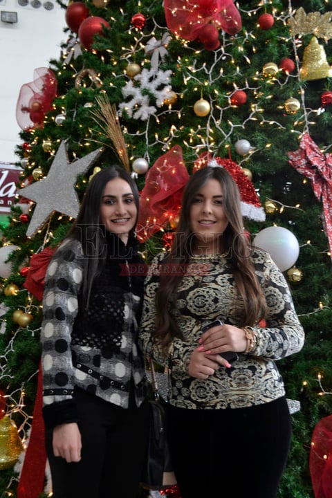 Ana Mitzi y Eliana Zamora.