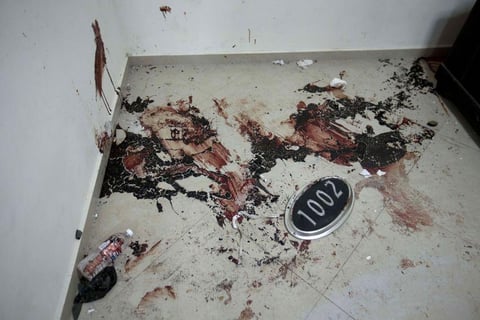 Manchas de sangre cubr&iacute;an varias &aacute;reas del inmueble.