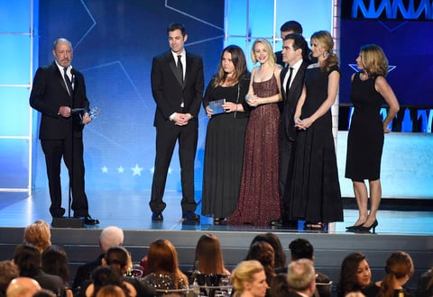 Spotlight, dirigida por Thomas McCarthy, se llev&oacute; adem&aacute;s el de Mejor Elenco, en el cual participan Mark Ruffalo, Michael Keaton, Brian d'Arcy James, Liev Schreiber, Stanley Tucci y Rachel McAdams, esta &uacute;ltima quien recogi&oacute; dicho galard&oacute;n.