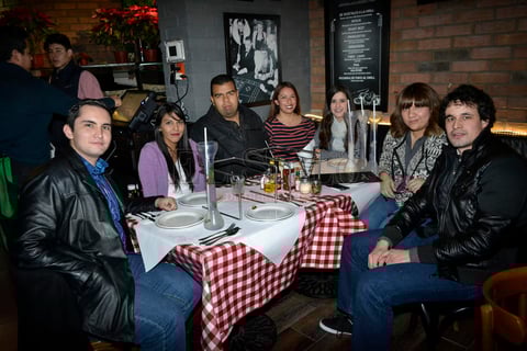 Ángel, Nohemí, Carlos, Esther, Carolina y Martín.