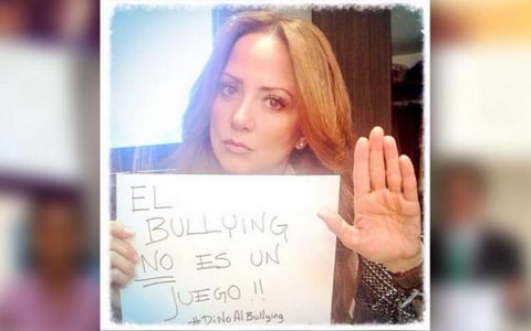 De igual manera, durante la ma&ntilde;ana de este jueves Andrea retom&oacute; el tema en su microblog y llam&oacute; &ldquo;intelectuales&rdquo; a sus detractores.