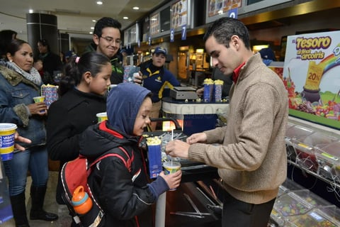 Los ni&ntilde;os se adentraron al mundo de los queridos personajes animados creados por Charles Schulz y que por primera vez llegan a la gran pantalla.