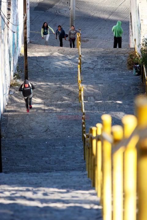 Algunos deportistas no usan el pasamanos, lo que representa un riesgo a su integridad.