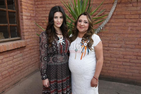 Silvia Alcántar y Cristina García.