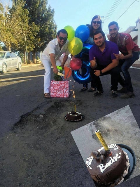 El pasado 20 de febrero, la referida comunidad inform&oacute; sobre la fotograf&iacute;a ganadora del concurso identificado como #decoratubache la cual tuvo un alcance de 81 mil 425 likes en la p&aacute;gina de los participantes "Pol&iacute;ticos y Rateros es lo mismo", mientras que en Durango Unido obtuvieron 17 mil 275.