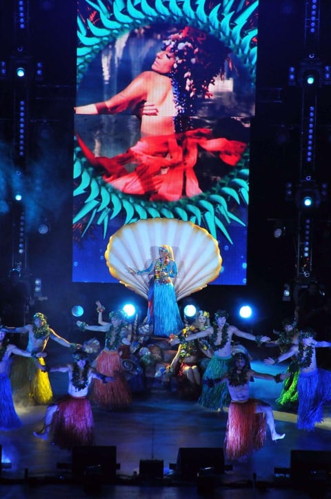 Canciones como Presa y Al bailar fueron la prueba de que en 38 a&ntilde;os de trayectoria, la originaria de Veracruz sigue dando de qu&eacute; hablar con ritmos que desaf&iacute;an las canciones que consagraron a la int&eacute;rprete en la d&eacute;cada de los ochenta.