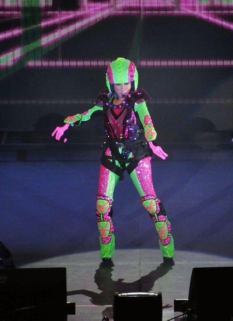 Un recorrido nost&aacute;lgico, y al mismo tiempo fresco y renovado causaron la euforia de mujeres que iban en compa&ntilde;&iacute;a de sus esposos, o de j&oacute;venes que con todo el talento interpretativo se deshac&iacute;an al corear Es ella m&aacute;s que yo, Espejo o Amiga.