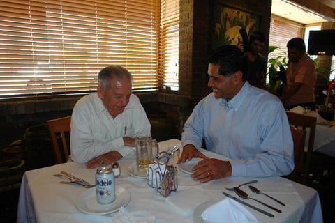 Fue un pr&oacute;spero empresario en la industria lechera, hotelera y en los a&ntilde;os recientes incursion&oacute; en otros &aacute;mbitos como el restaurantero y de servicios de atenci&oacute;n m&eacute;dica, junto con su familia.