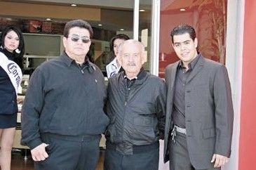 Carlos Antonio Herrera Araluce naci&oacute; el 24 de enero de 1936 en el municipio de Chilchota, Michoac&aacute;n, hijo del matrimonio conformado por Ernesto Herrera Zavala y Mar&iacute;a de la Luz Araluce.