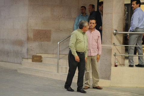 Rend&oacute;n Arce resalt&oacute; la sencillez con que Herrera Araluce se condujo siempre, y record&oacute; que en una ocasi&oacute;n cuando era presidente municipal, se sent&oacute; en una banqueta para atender a la gente; en contraparte, tambi&eacute;n fue muy dr&aacute;stico cuando ten&iacute;a que serlo.