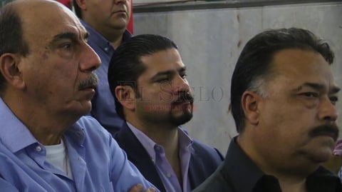 A la misa tambi&eacute;n acudieron priistas de Coahuila, como Shamir Fern&aacute;ndez.