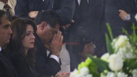 El gobernador Jorge Herrera Caldera luci&oacute; consternado.