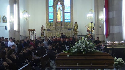 A la Catedral de Nuestra Se&ntilde;ora de Guadalupe arrib&oacute; el cortejo f&uacute;nebre que parti&oacute; de la casa del empresario.