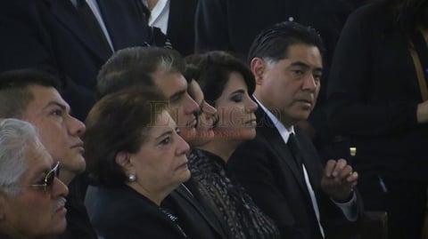 Familiares, pol&iacute;ticos, empresarios y ciudadanos se hicieron presentes en la misa.